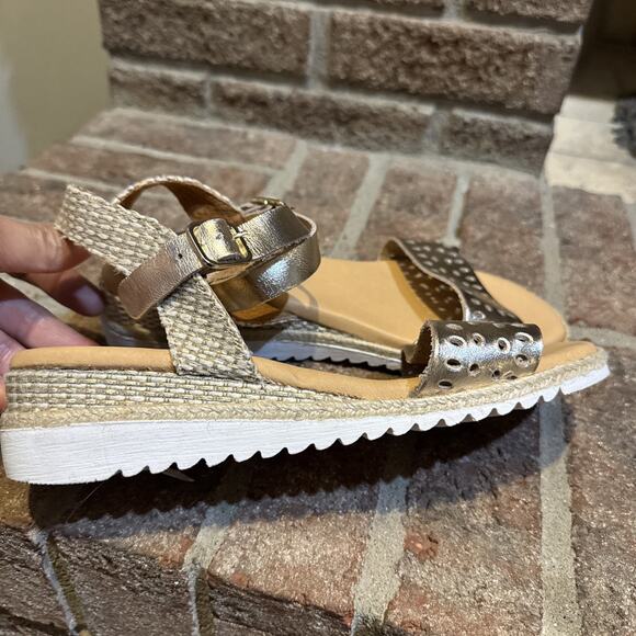 Sesto Meucci Zammy Perforated Wedge Sandal Platino Size 8 - Picture 2 of 16